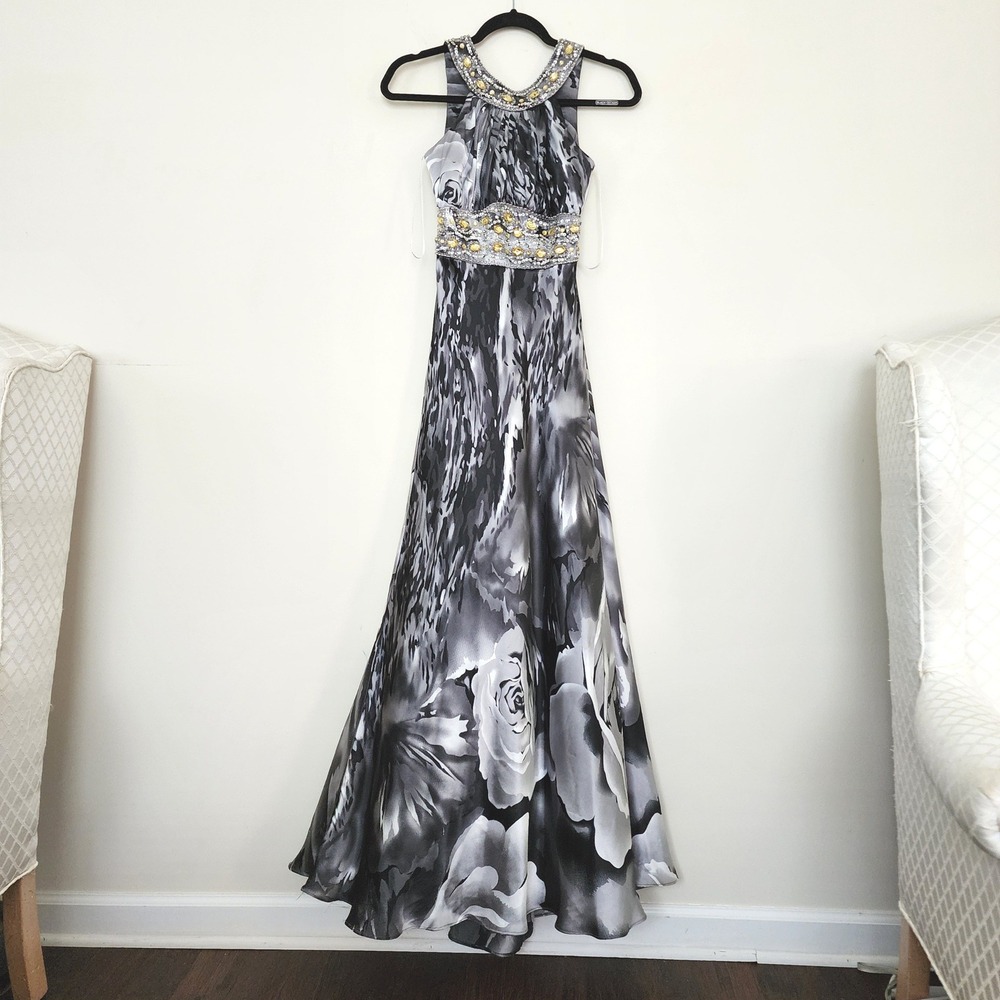 Masquerade Gray Floral Embellished Halter Formal Gown Dress Size 1/2 Prom